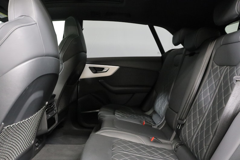 Vehicle image AUDI Q8