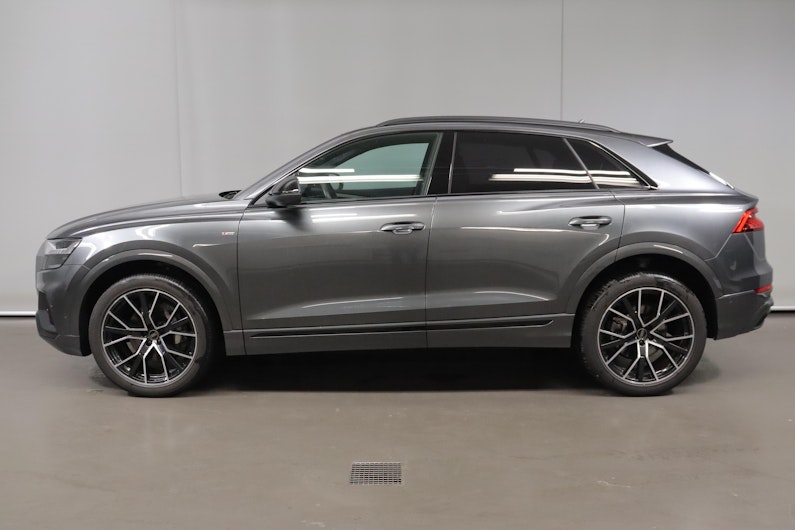 Vehicle image AUDI Q8