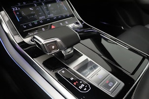 Vehicle image AUDI Q8 3.0 55 TFSI quattro T-Tronic