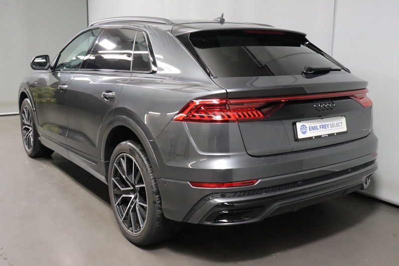Vehicle image AUDI Q8