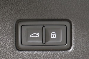 Vehicle image AUDI Q8 3.0 55 TFSI quattro T-Tronic