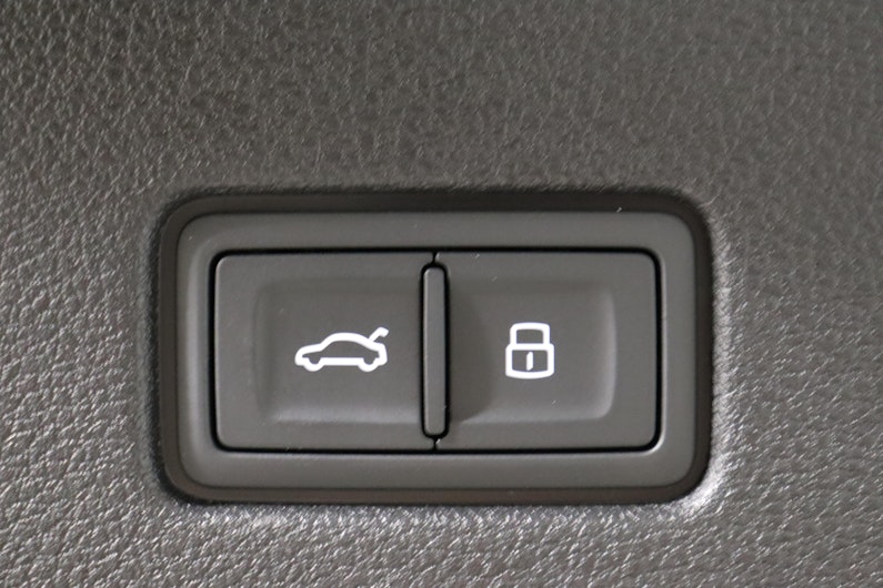 Vehicle image AUDI Q8