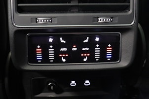 Vehicle image AUDI Q8 3.0 55 TFSI quattro T-Tronic