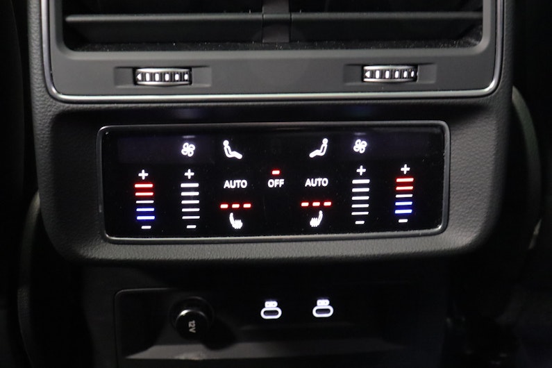 Vehicle image AUDI Q8