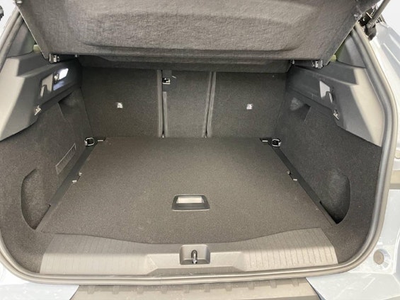 Vehicle image 8 Vehicle image 8