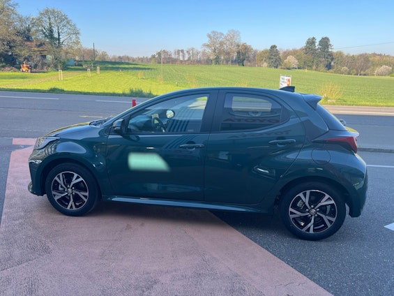 Vehicle image 16