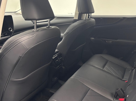 Vehicle image 9 Vehicle image 9