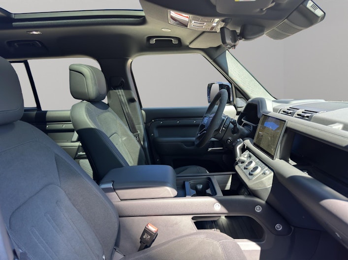 Vehicle image LAND ROVER DEFENDER