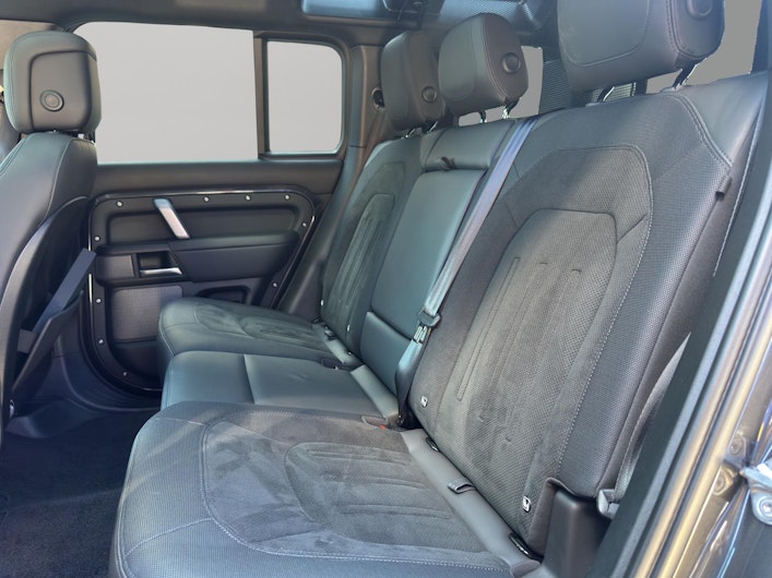 Vehicle image LAND ROVER DEFENDER