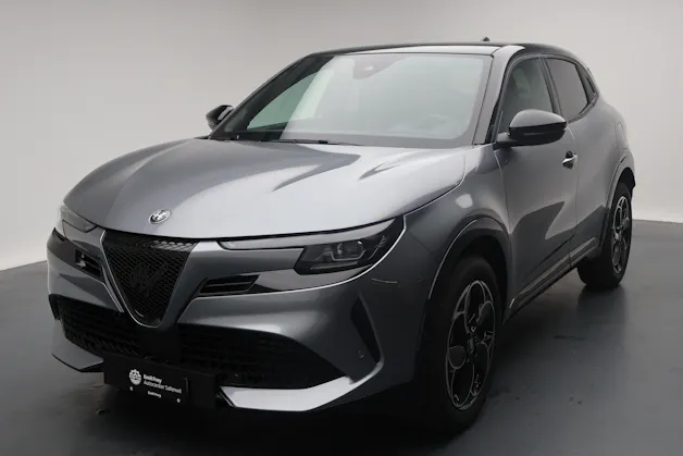 Alfa Romeo Junior 1.2 Ibrida Q4 Pack Tech & Sky