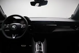 Alfa Romeo Junior 1.2 Ibrida Q4 Pack Tech & Sky