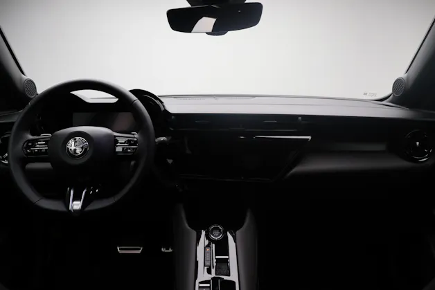 Alfa Romeo Junior 1.2 Ibrida Q4 Pack Tech & Sky