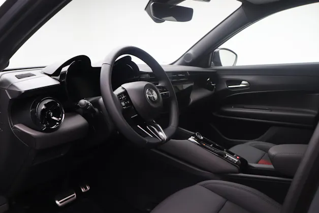 Alfa Romeo Junior 1.2 Ibrida Q4 Pack Tech & Sky