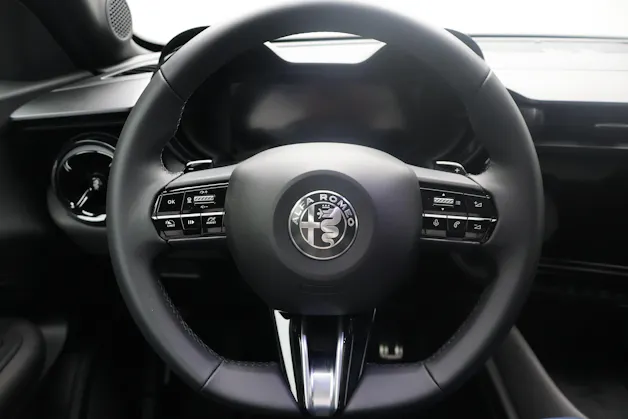 Alfa Romeo Junior 1.2 Ibrida Q4 Pack Tech & Sky