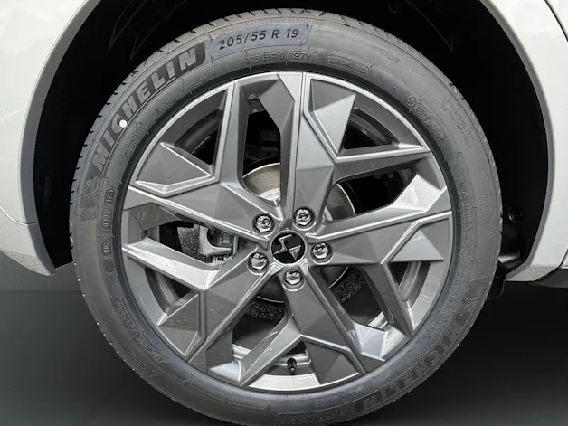 DS Automobiles 4 1.2 Hybrid Pallas