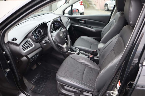Vehicle image 10