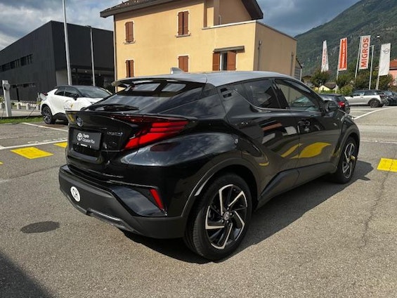 Vehicle image 6
