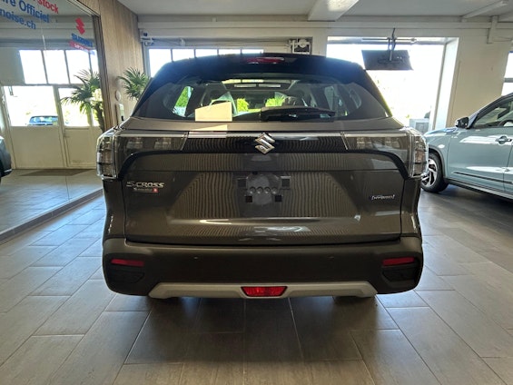 Vehicle image 6