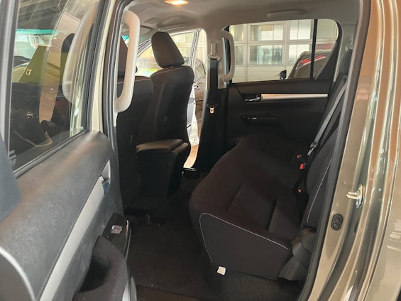 Vehicle image 21