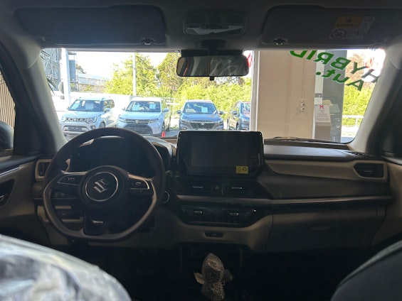 Vehicle image 7