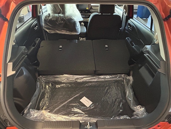 Vehicle image 19
