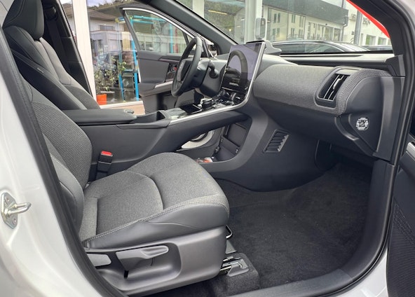 Vehicle image 16 Vehicle image 16