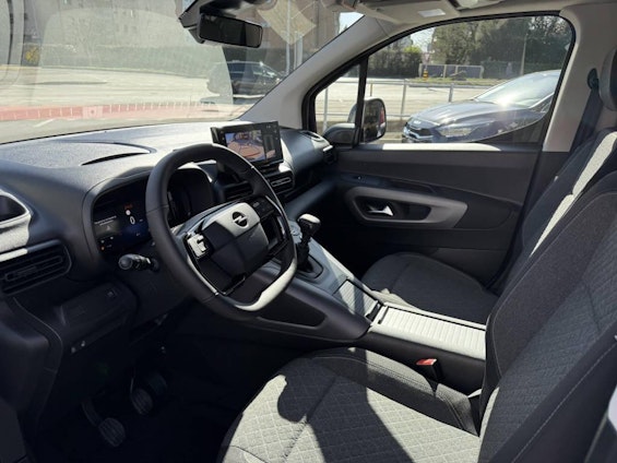 Vehicle image 9 Vehicle image 9