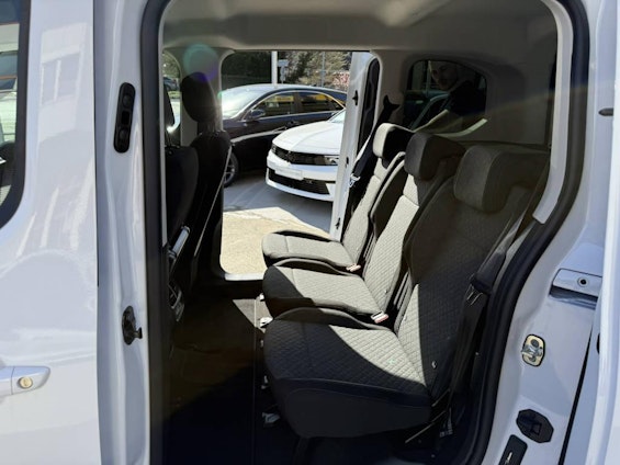 Vehicle image 11 Vehicle image 11