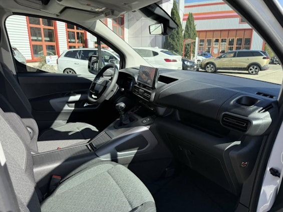 Vehicle image 10 Vehicle image 10