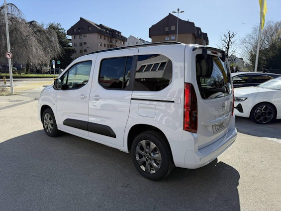 Vehicle image 3 Vehicle image 3