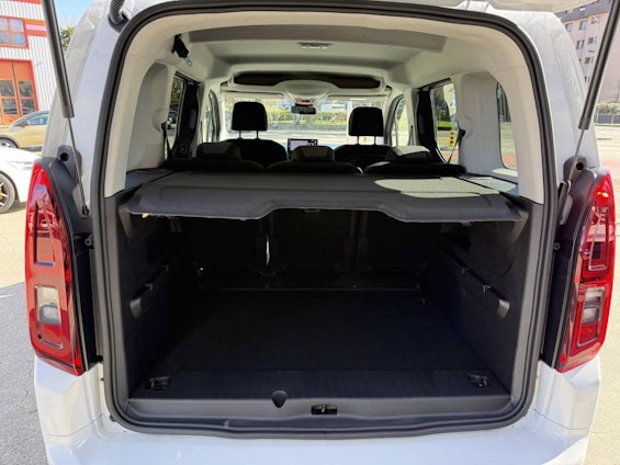 Vehicle image 13 Vehicle image 13