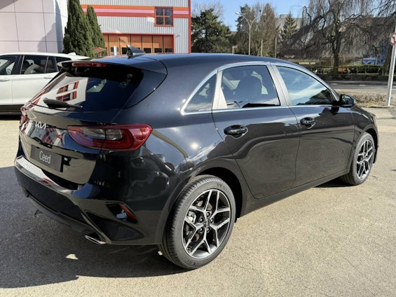 Vehicle image 6 Vehicle image 6