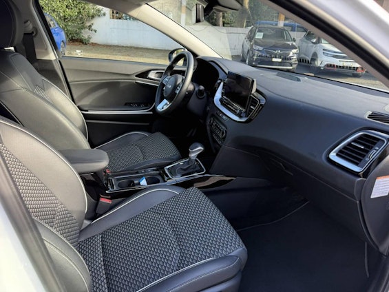 Vehicle image 9 Vehicle image 9