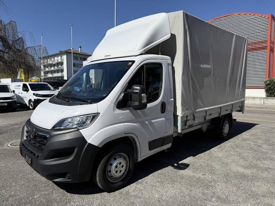 First vehicle image
