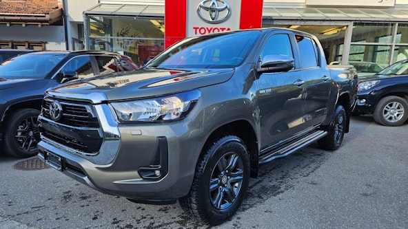 First vehicle image