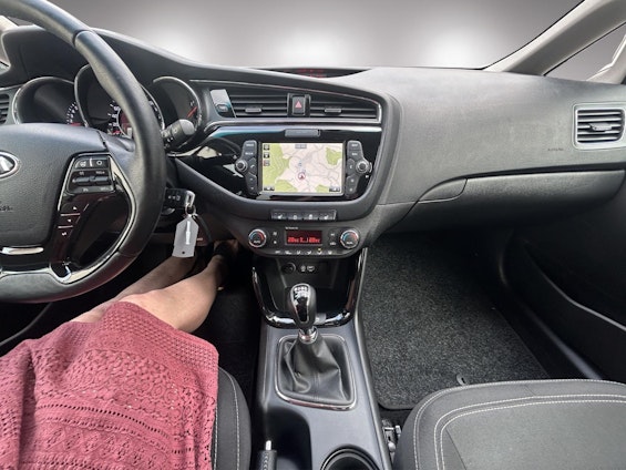 Vehicle image 16