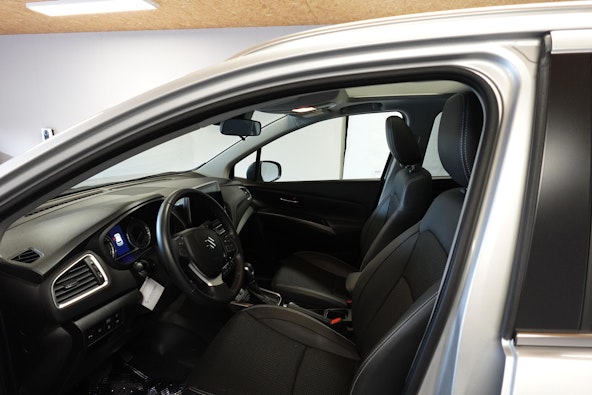 Vehicle image 13