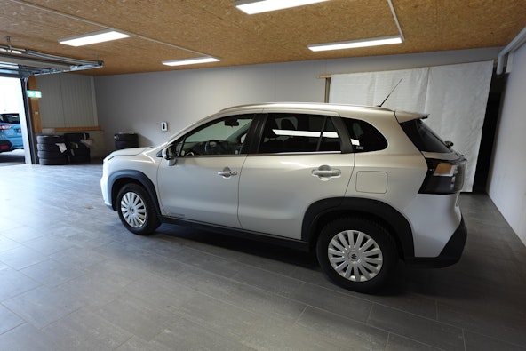Vehicle image 4