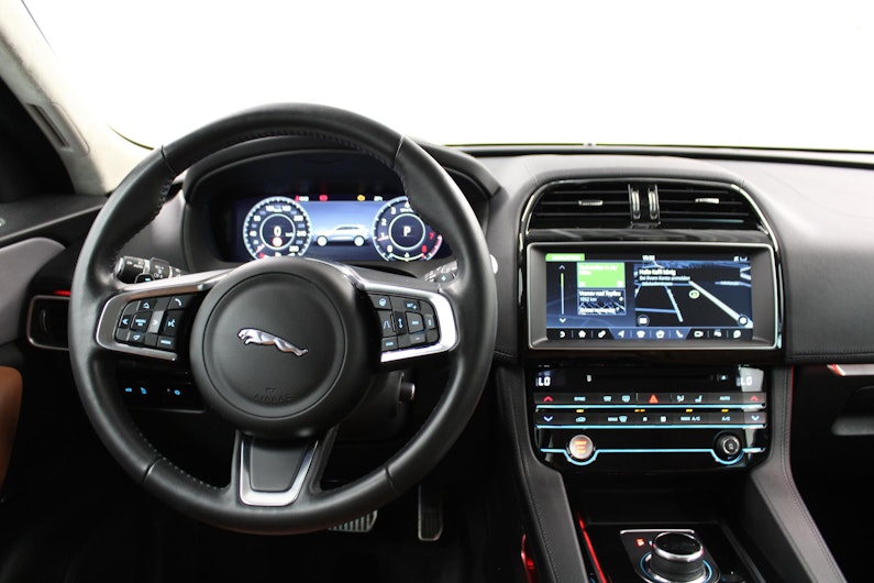 Vehicle image JAGUAR F-PACE