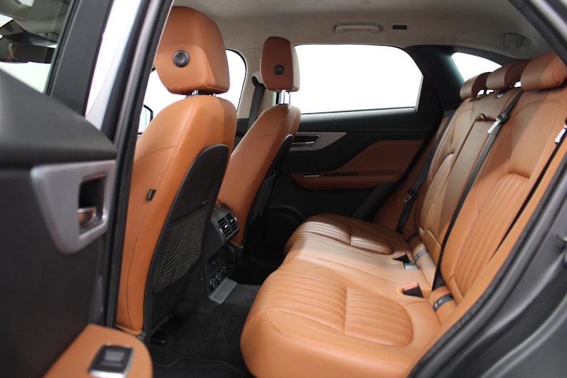 Vehicle image JAGUAR F-PACE