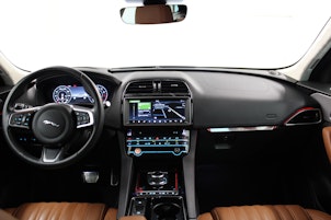 Vehicle image JAGUAR F-Pace 2.0 T 250 Portfolio AWD