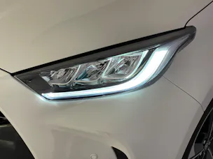 Toyota Yaris 1.5 VVT-i HSD Premium