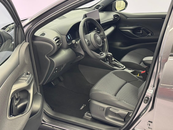 Vehicle image 6
