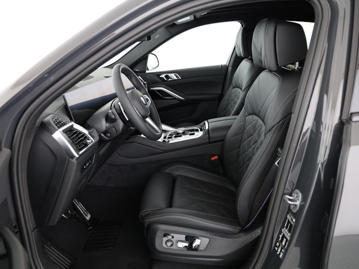 Vehicle image BMW X6