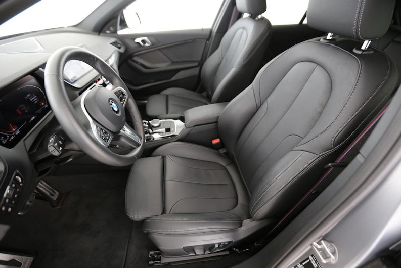 Vehicle image BMW 1 SERIES