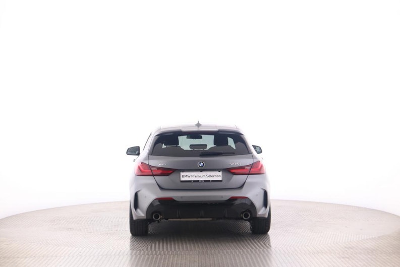 Vehicle image BMW 1 SERIES