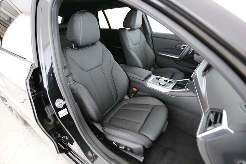 Vehicle image BMW 3 SERIES