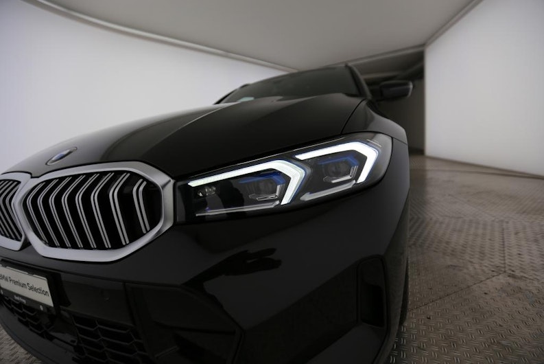 Vehicle image BMW 3 SERIES