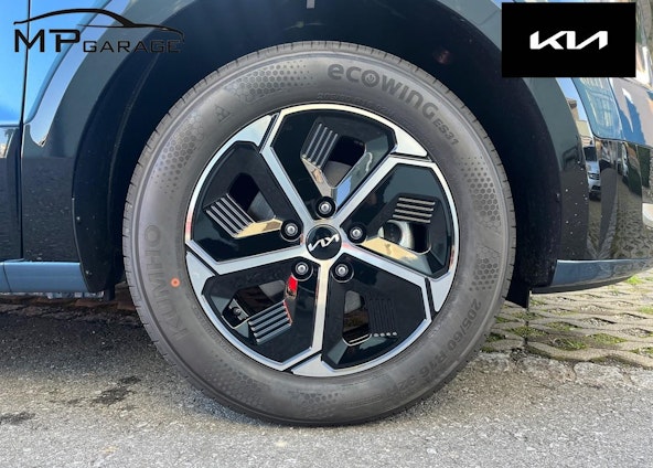 Vehicle image 13 Vehicle image 13