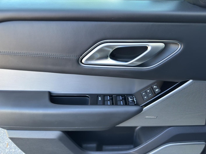 Vehicle image LAND ROVER RANGE ROVER VELAR